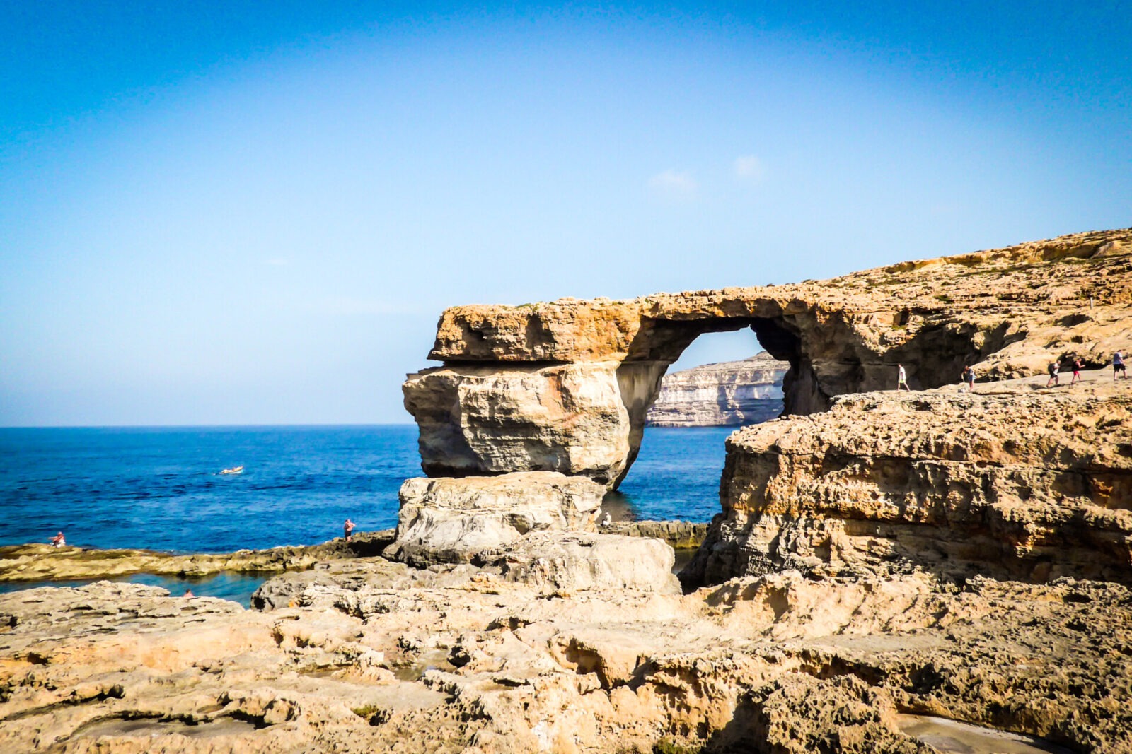 Das Azure Window auf der Insel Gozo, Malta – eine beeindruckende natürliche Felsformation über dem blauen Mittelmeer.